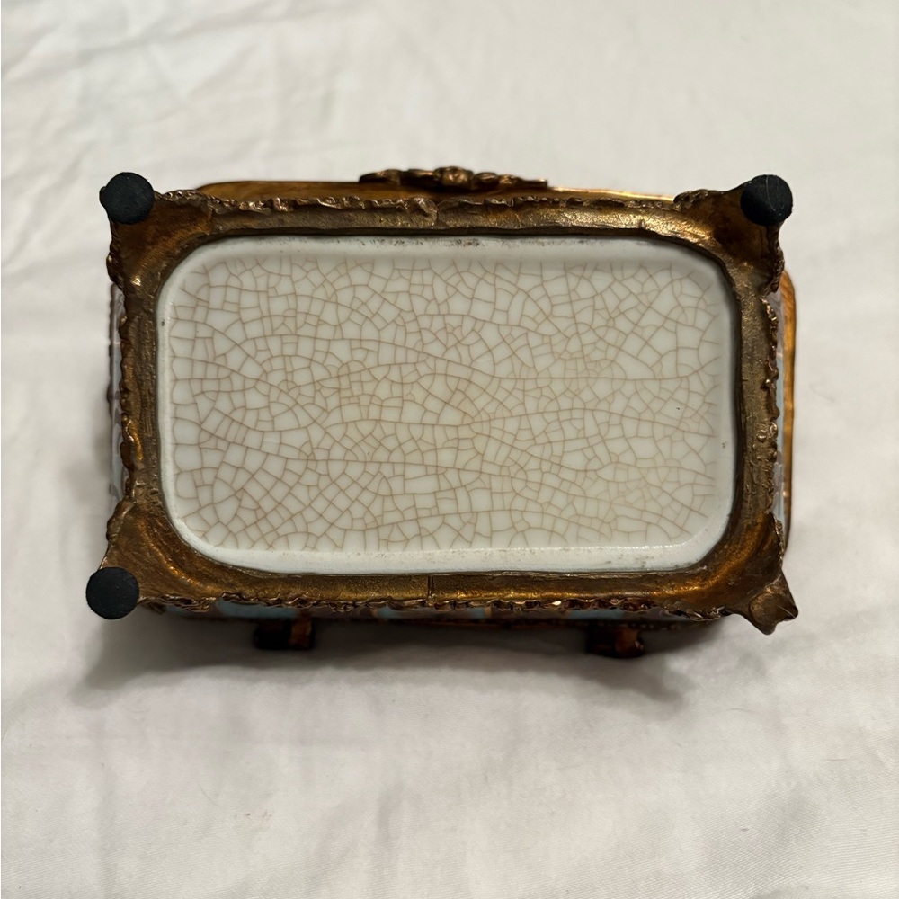 Vintage Blue and Gold Footed Porcelain Trinket Box – Hollywood Regency Style - Picture 8 of 8